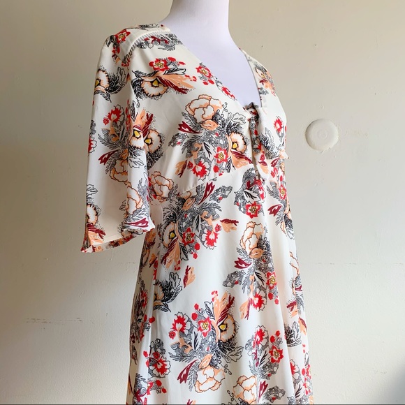 NEW White Red Floral Front Tie Medium Dress - Picture 4 of 6